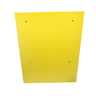 黄色い屋外の壁暖房装置が付いている台紙によって驚かされるAEDのキャビネット